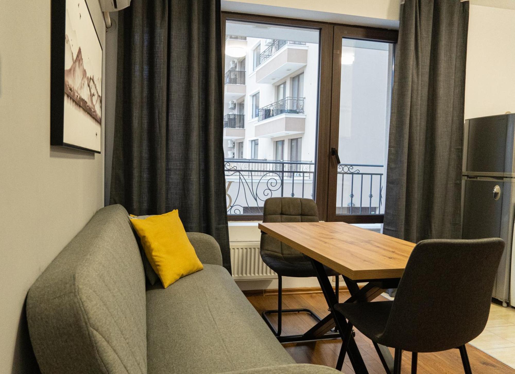 With Private Parking 2 Apartment