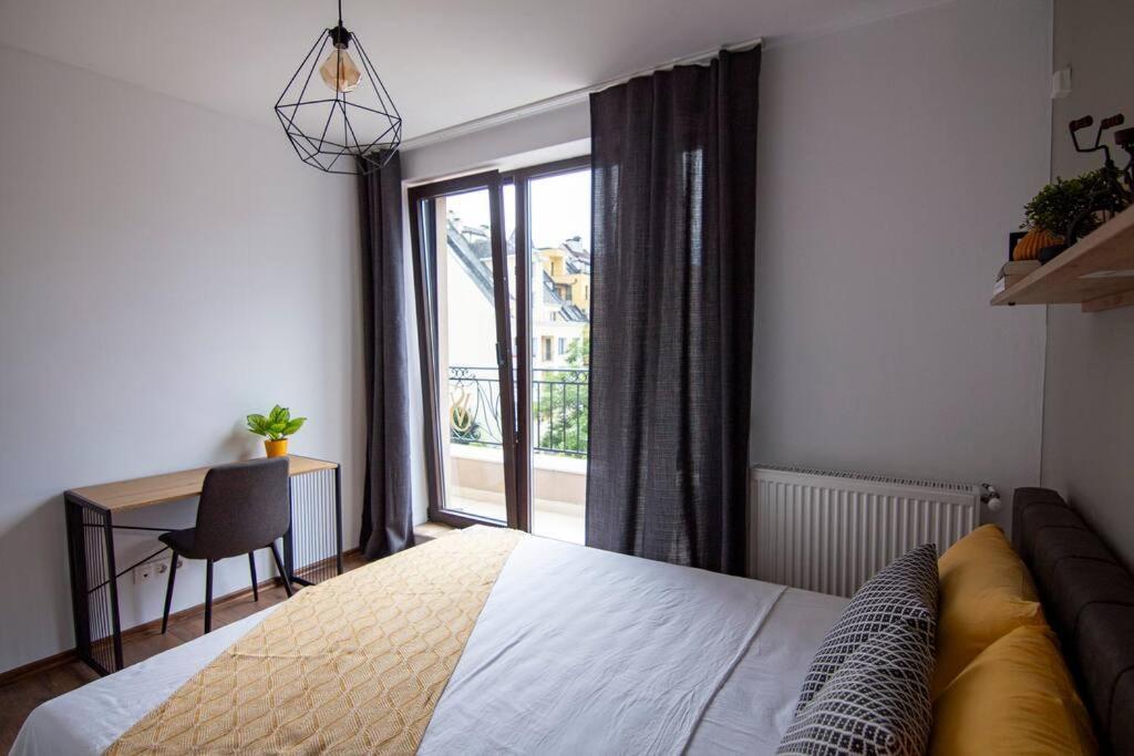 With Private Parking 2 Apartment