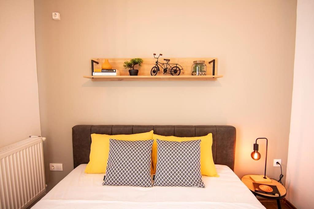 Apartemen With Private Parking 2 *